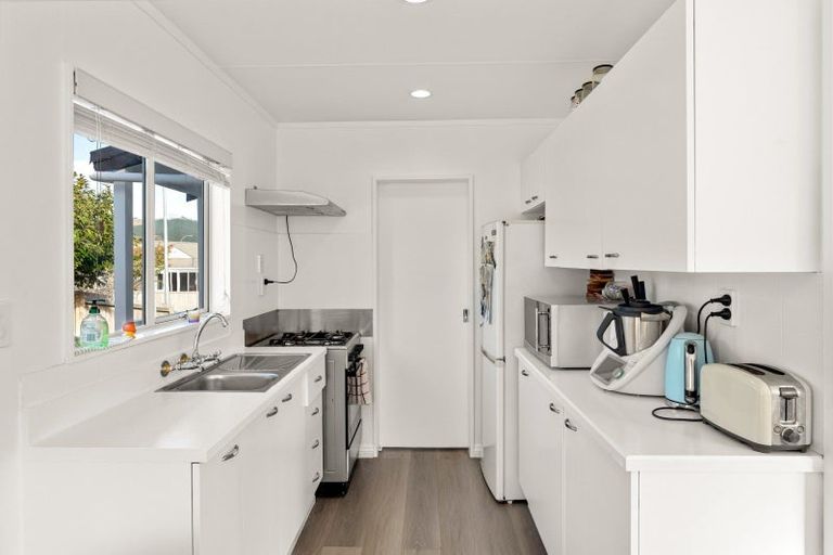 Photo of property in 4 Ross Grove, Paraparaumu, 5032