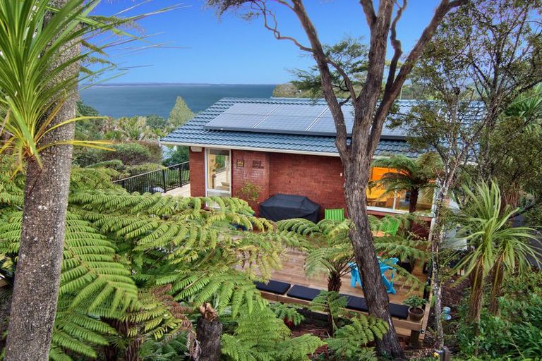 Photo of property in 9 Lancewood Avenue, Titirangi, Auckland, 0604