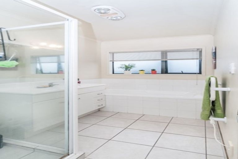 Photo of property in 41 Kellaway Drive, East Tamaki, Auckland, 2013