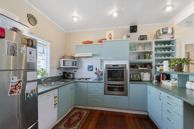 Photo of property in 76 Hautana Street, Woburn, Lower Hutt, 5010