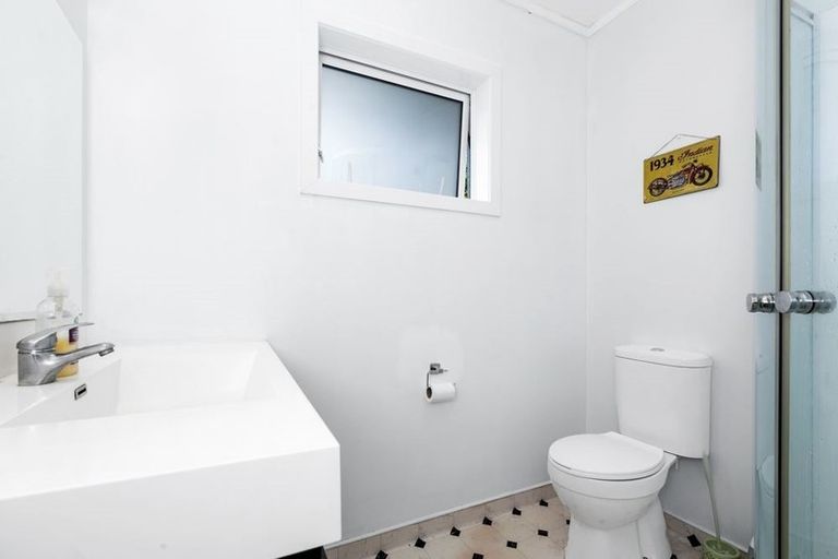 Photo of property in 16 Kearney Place, Massey, Auckland, 0614