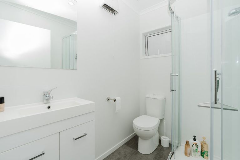 Photo of property in 2/10 Burrows Place, Frankton, Hamilton, 3204