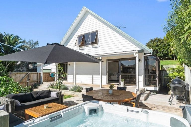 Photo of property in 13 Petrel Place, Massey, Auckland, 0614