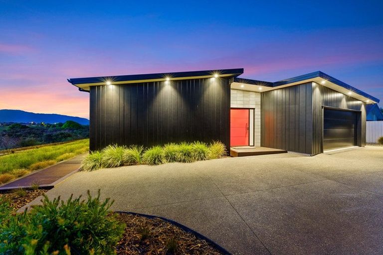 Photo of property in 5 Taranui Way, Paraparaumu Beach, Paraparaumu, 5032