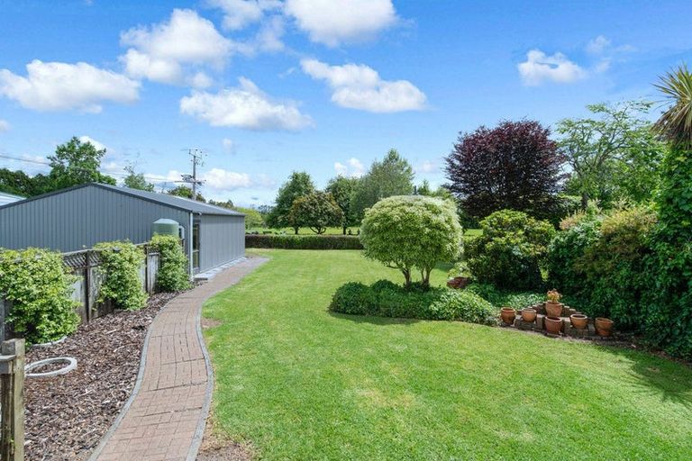 Photo of property in 23 Taupaki Road, Taupaki, Henderson, 0782