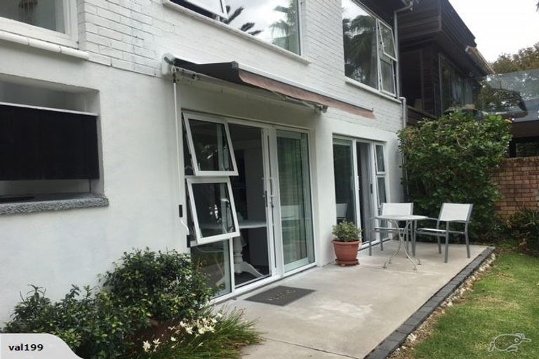 Photo of property in 1/946 Beach Road, Waiake, Auckland, 0630