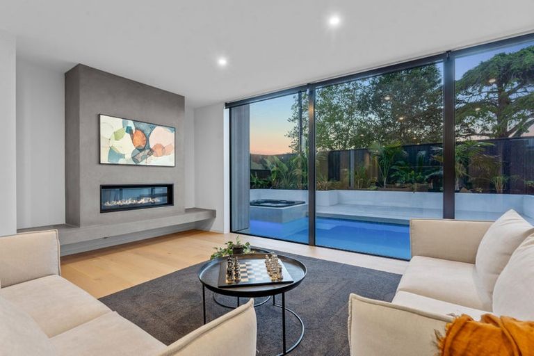 Photo of property in 17a Roland Road, Greenhithe, Auckland, 0632