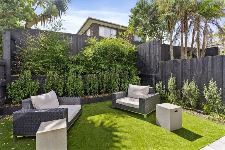 Photo of property in 25/82 East Coast Road, Milford, Auckland, 0620