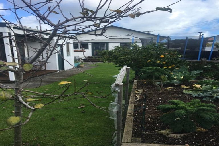 Photo of property in 3 French Street, Moturoa, New Plymouth, 4310