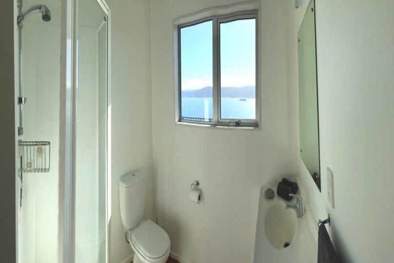 Photo of property in 15a Fortification Road, Karaka Bays, Wellington, 6022