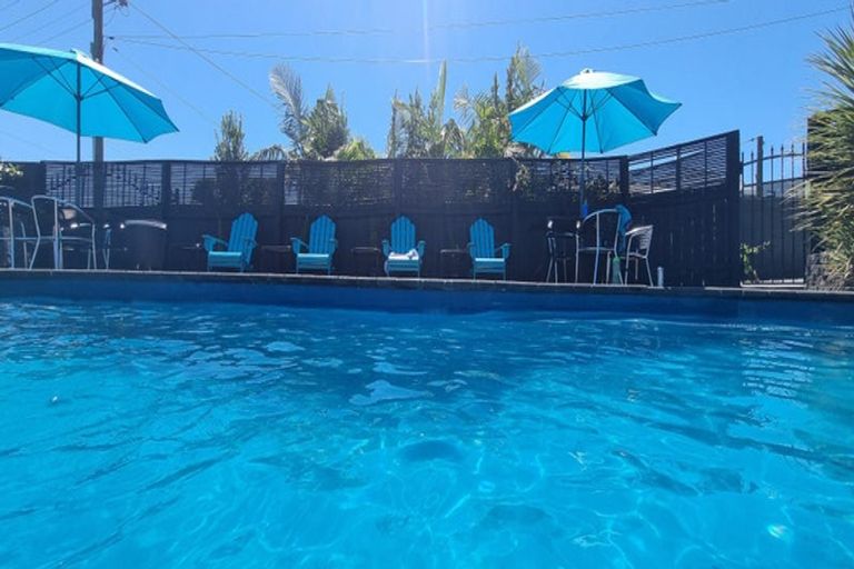 Photo of property in 175 Beach Haven Road, Beach Haven, Auckland, 0626