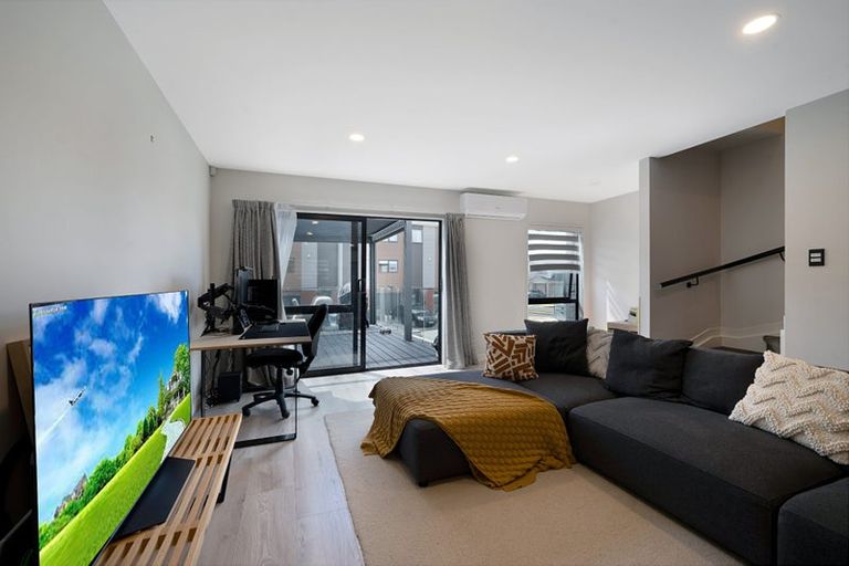 Photo of property in 6 Meritage Lane, Te Atatu South, Auckland, 0610