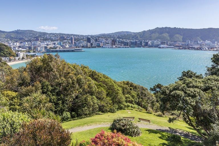 Photo of property in Beauport Apartments, 30u2 The Crescent, Roseneath, Wellington, 6011