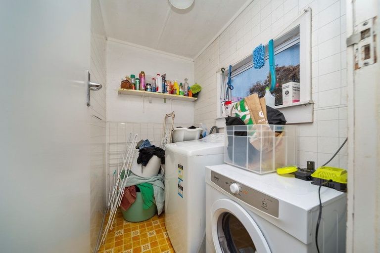 Photo of property in 38 Paritutu Road, Spotswood, New Plymouth, 4310