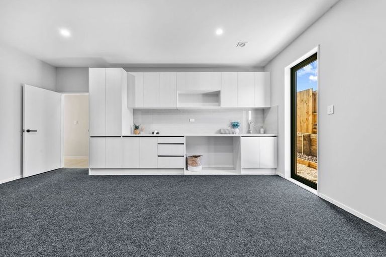 Photo of property in 63 Mcindoe Road, Kumeu, 0810