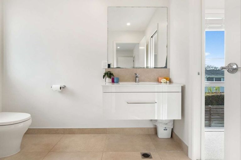 Photo of property in 116c Birkdale Road, Birkdale, Auckland, 0626