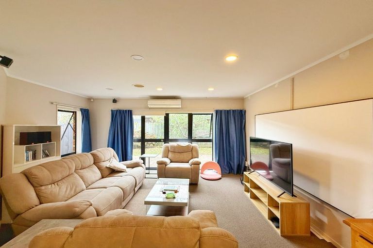 Photo of property in 20 Reynard Terrace, Conifer Grove, Takanini, 2112