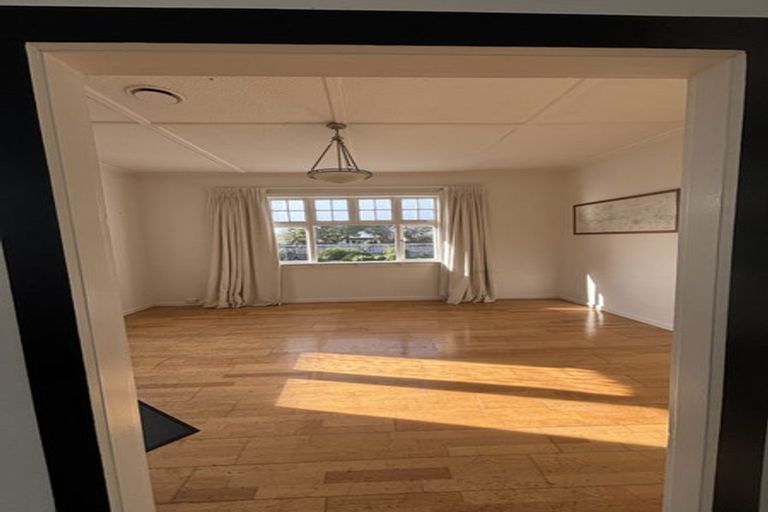 Photo of property in 6 Malcolm Street, Martinborough, 5711