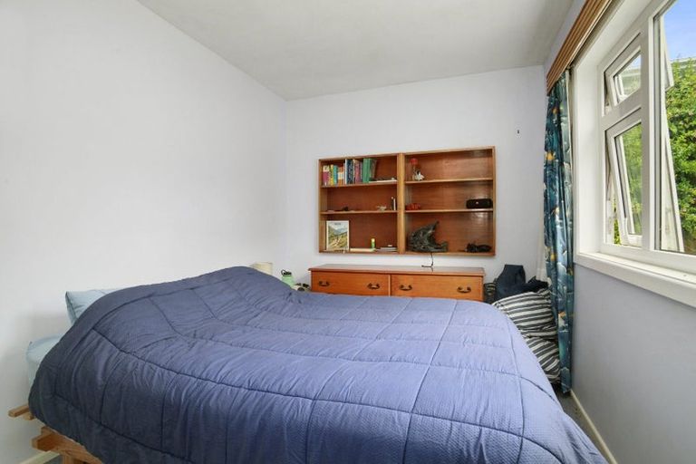 Photo of property in 9 Apuka Street, Brooklyn, Wellington, 6021