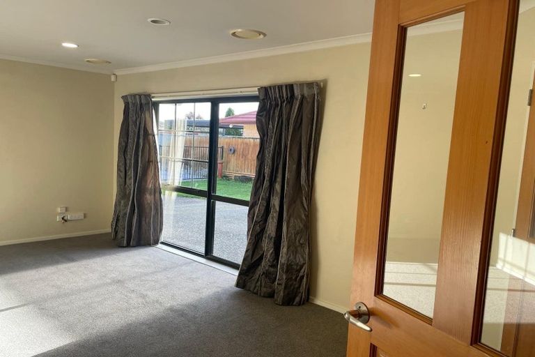 Photo of property in 12 Gandalf Crescent, Paraparaumu, 5032