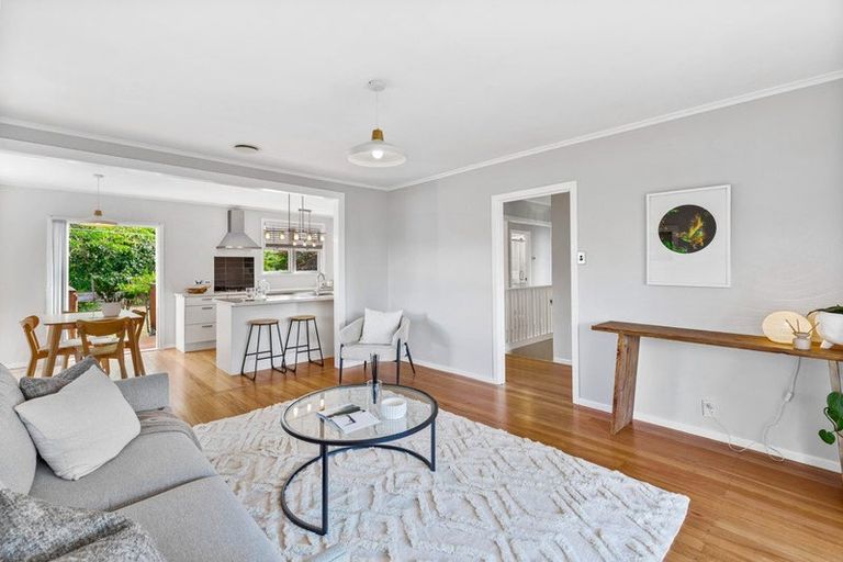 Photo of property in 242 Henderson Valley Road, Henderson, Auckland, 0612