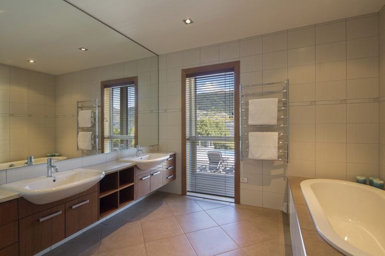 Photo of property in 371 Peninsula Road, Kelvin Heights, Queenstown, 9300