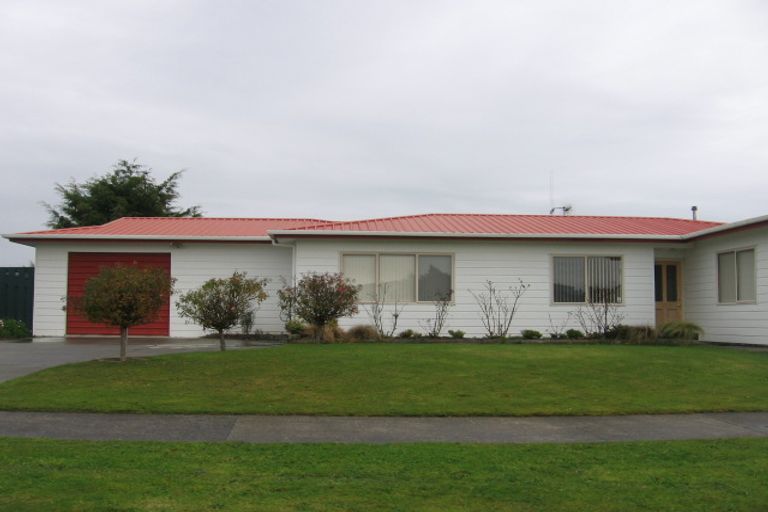 Photo of property in 18 Peppertree Glade, Kelvin Grove, Palmerston North, 4414