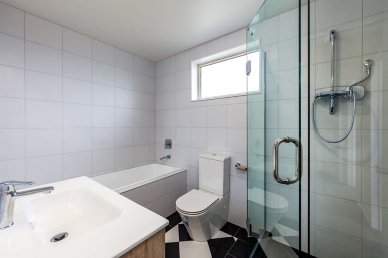 Photo of property in 11 Franheim Crescent, Orewa, 0931