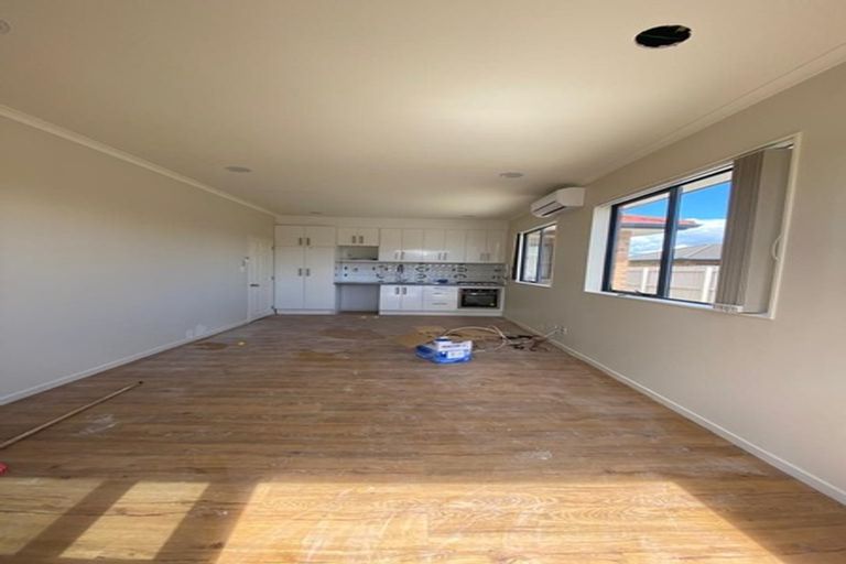 Photo of property in 8 Sam Place, Mangere, Auckland, 2022