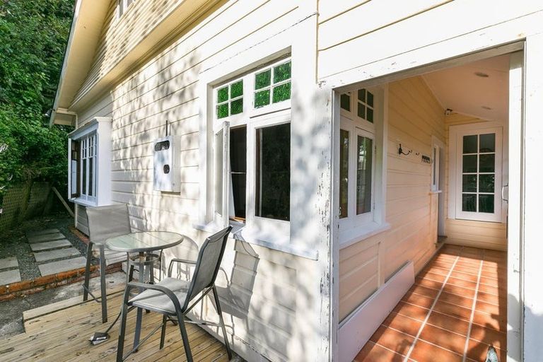 Photo of property in 6 Governor Road, Northland, Wellington, 6012