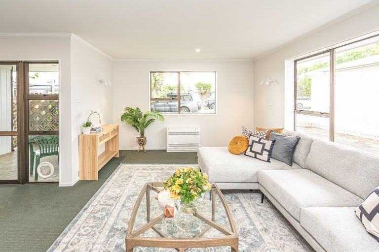 Photo of property in 2 Parkes Avenue, Saint Johns Hill, Whanganui, 4501