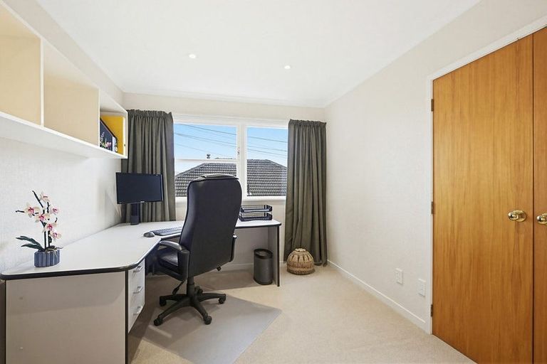 Photo of property in 98 Severn Street, Island Bay, Wellington, 6023