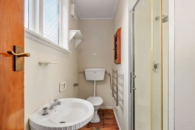 Photo of property in 3/8 Mataroa Avenue, Northland, Wellington, 6012