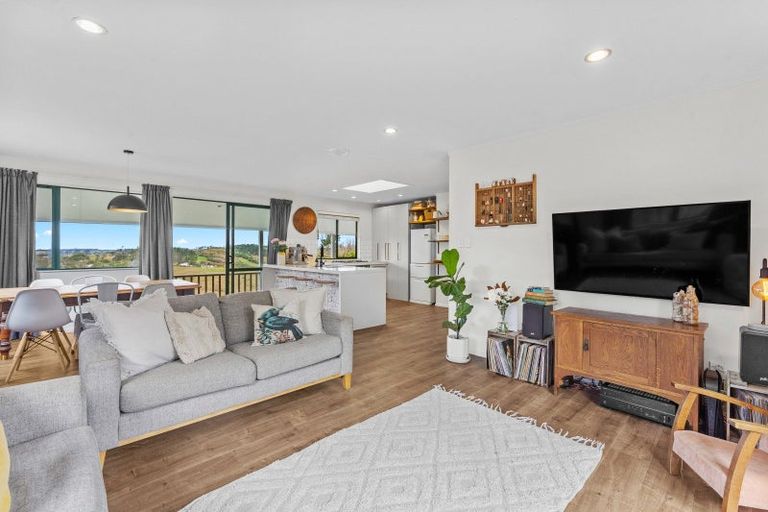 Photo of property in 211 Whitehills Road, Waitoki, Silverdale, 0994