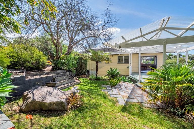 Photo of property in 50 Awaruku Road, Torbay, Auckland, 0630