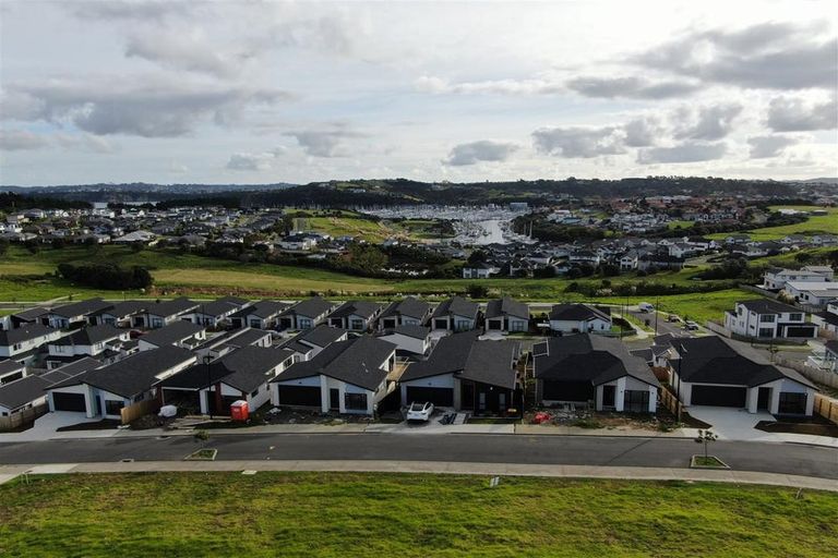Photo of property in 30 Whale Bay Rise, Gulf Harbour, 0930
