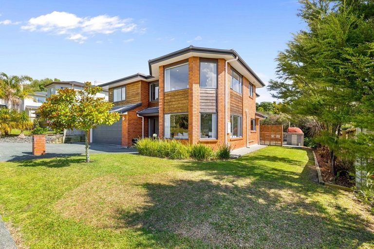 Photo of property in 46 Newbury Place, Schnapper Rock, Auckland, 0632
