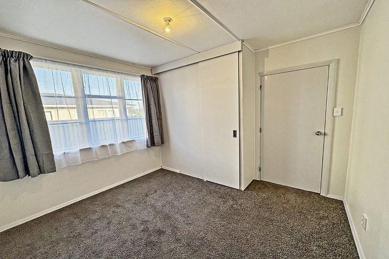 Photo of property in 240 Cornfoot Street, Castlecliff, Whanganui, 4501