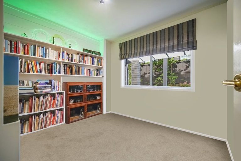Photo of property in 13 Gilberd Place, Torbay, Auckland, 0630
