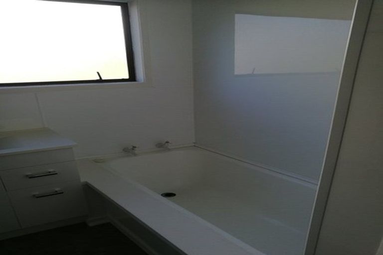Photo of property in 1/51b Sunset Road, Totara Vale, Auckland, 0632