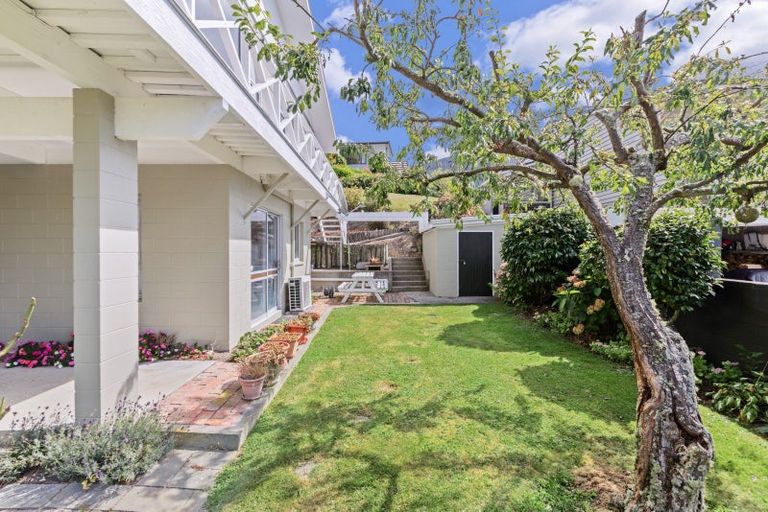 Photo of property in 83 Kent Street, Picton, 7220