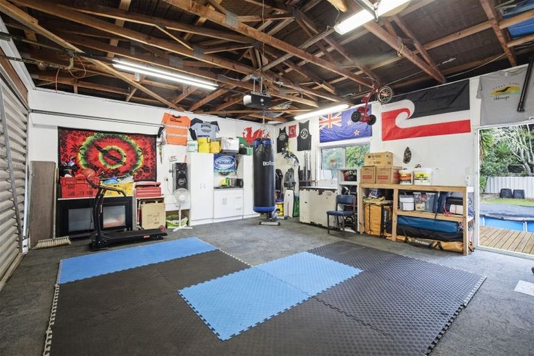 Photo of property in 75 Kitchener Road, Waiuku, 2123