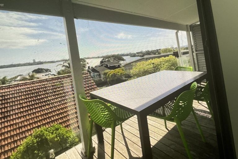 Photo of property in 1/29 Pupuke Road, Takapuna, Auckland, 0622