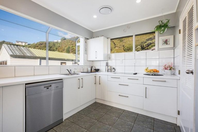 Photo of property in 28 Leeward Drive, Whitby, Porirua, 5024
