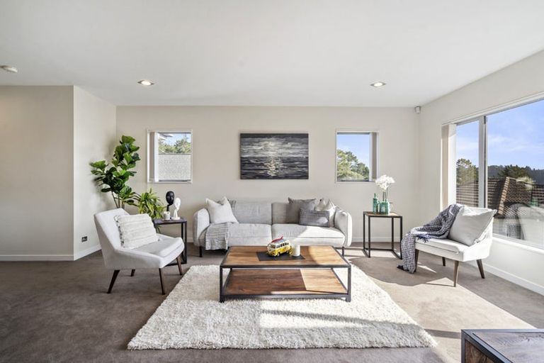 Photo of property in 13 Pin Oak Drive, Schnapper Rock, Auckland, 0632