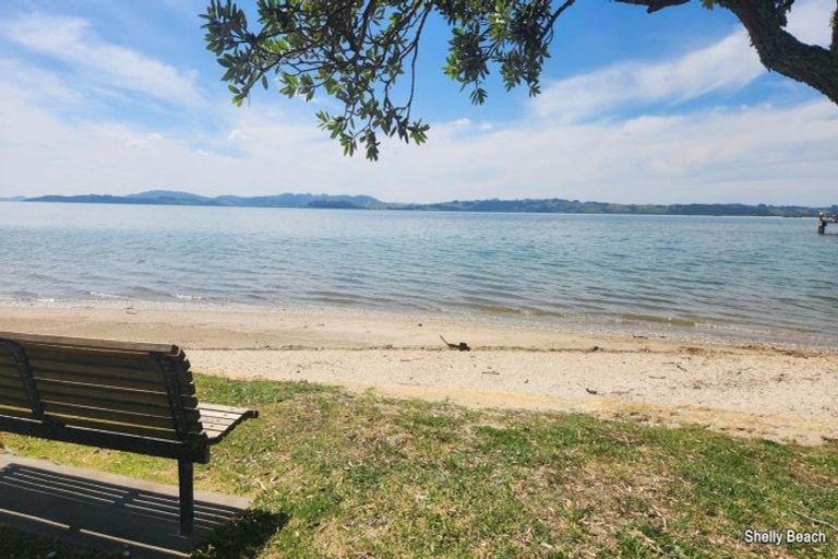 Photo of property in 21 Omana Avenue, Shelly Beach, Helensville, 0874