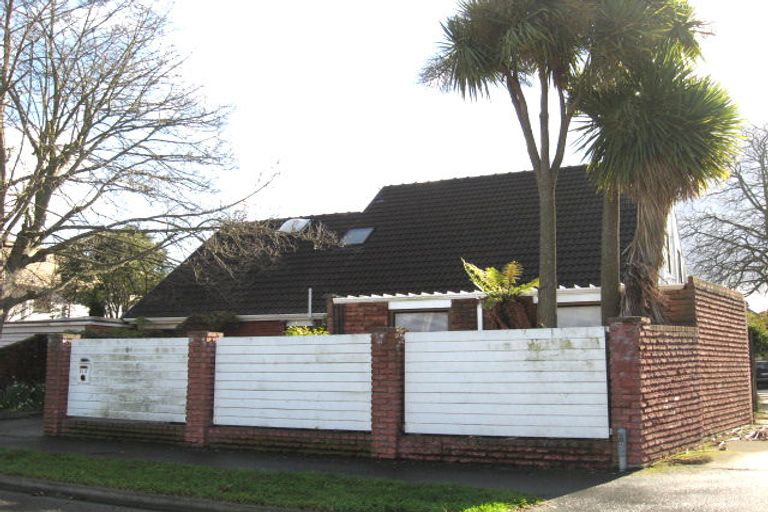 Photo of property in 2/21 Holly Road, St Albans, Christchurch, 8014