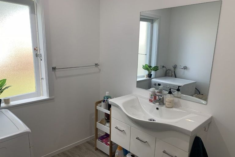 Photo of property in 67 Hogans Road, Glenfield, Auckland, 0629