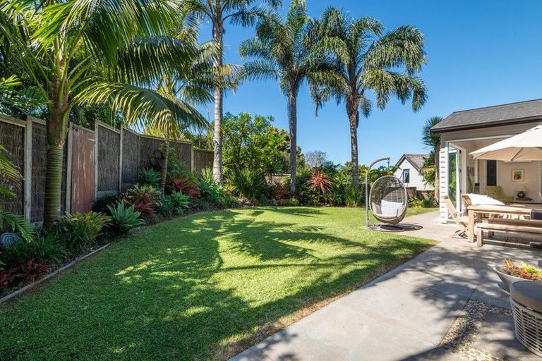 Photo of property in 8 Tree Fern Trail, Campbells Bay, Auckland, 0630