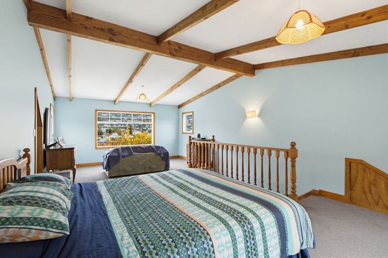 Photo of property in 9 Hawkhurst Road, Lyttelton, 8082